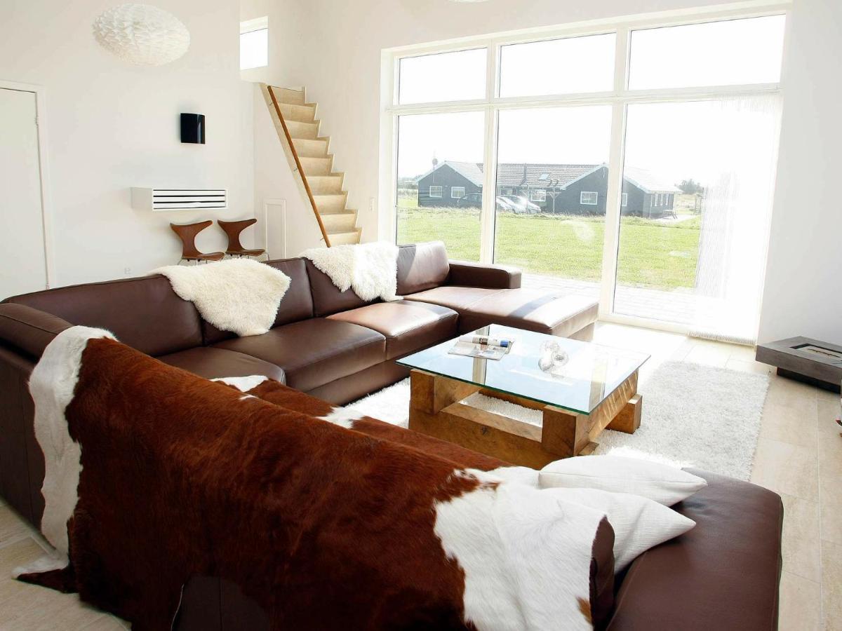 Five-Bedroom Holiday Home In Lokken 3 部屋 写真